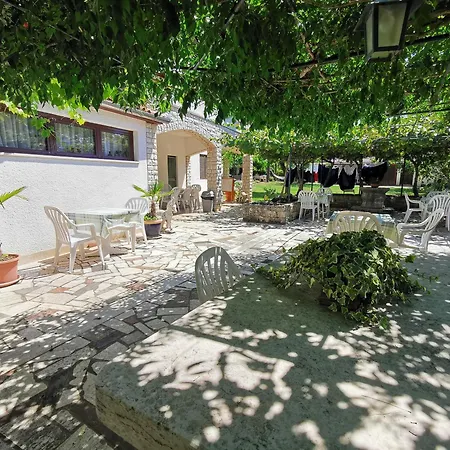 Ritosa krevet i doručak 3*