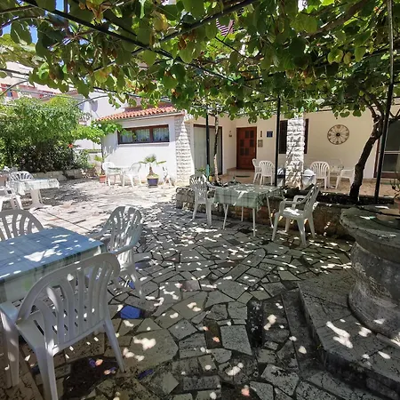 krevet i doručak Ritosa 3*