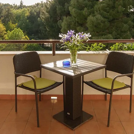 Oda ve Kahvaltı Ritosa 3*