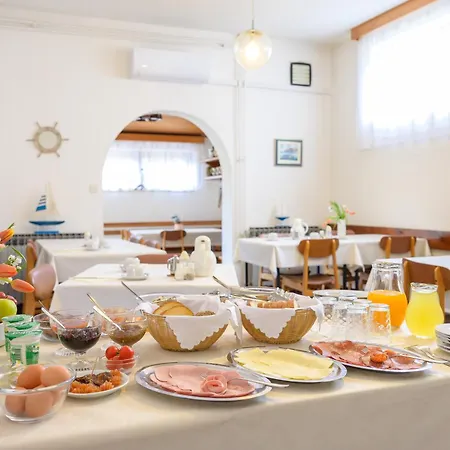 Ritosa Frühstückspension 3*